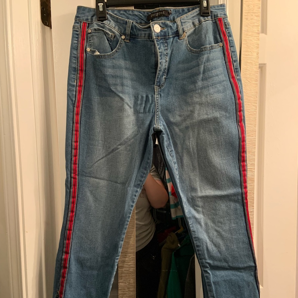 Women’s One5One size 16 skinny Jean with side stripe and fray at bottom